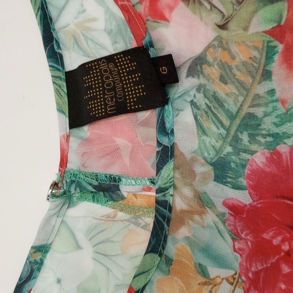 Metropolis Company Women's Top Sz S Floral Flutter Sleeve Ruffle Flower Light - Picture 2 of 7